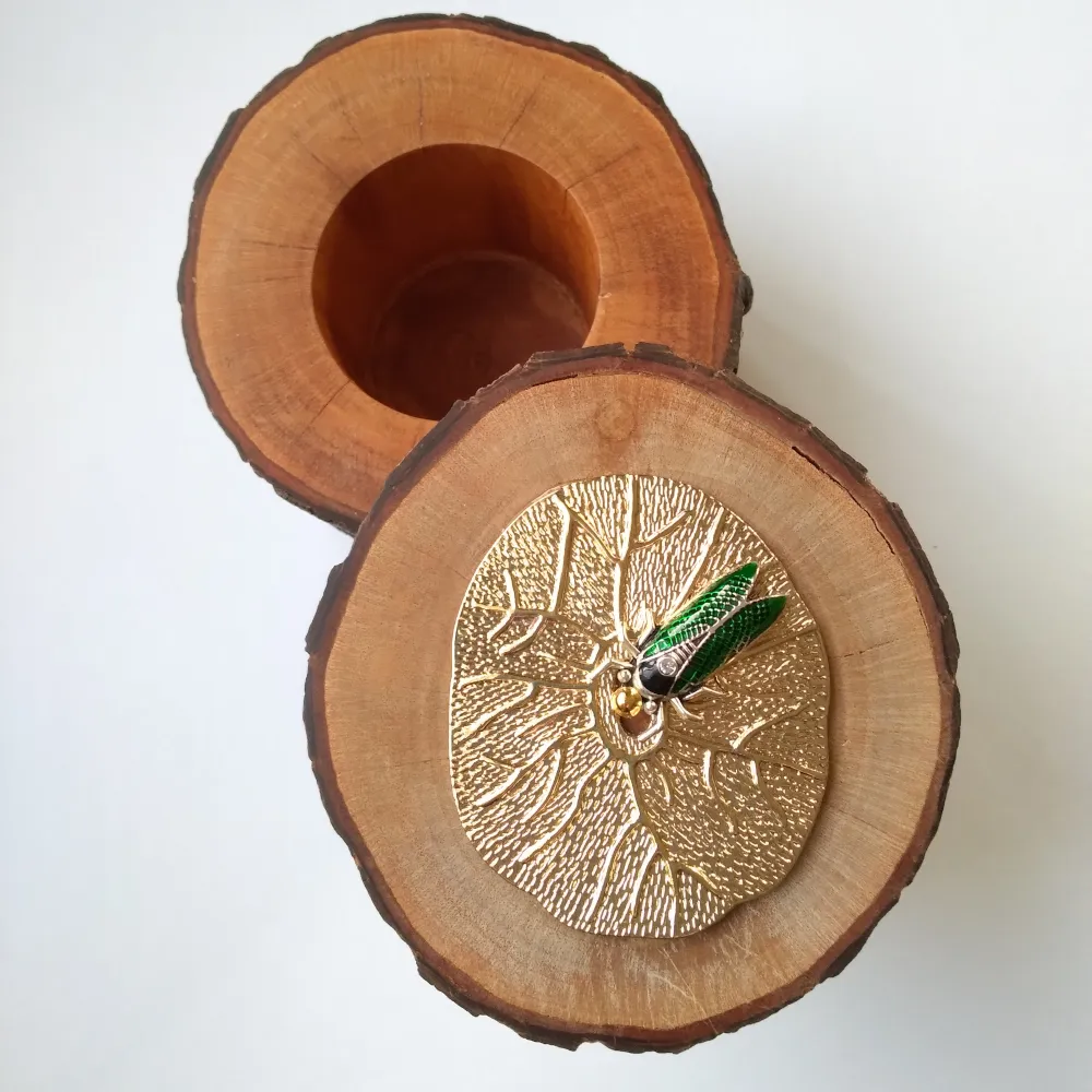 Cicada on a Leaf Mahogany Branch Container/Accent