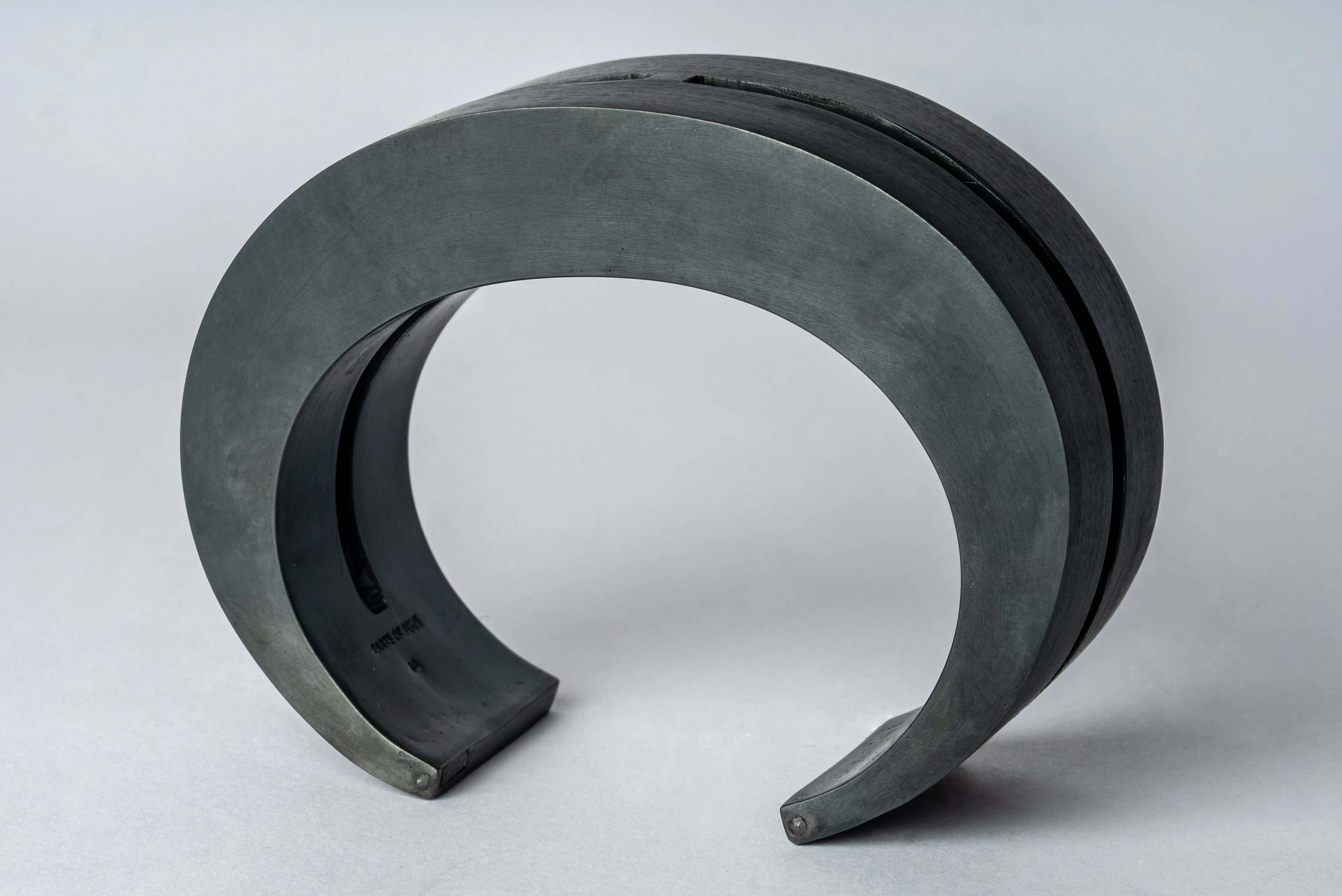 Crescent Crevice Bracelet (30mm, KAS)