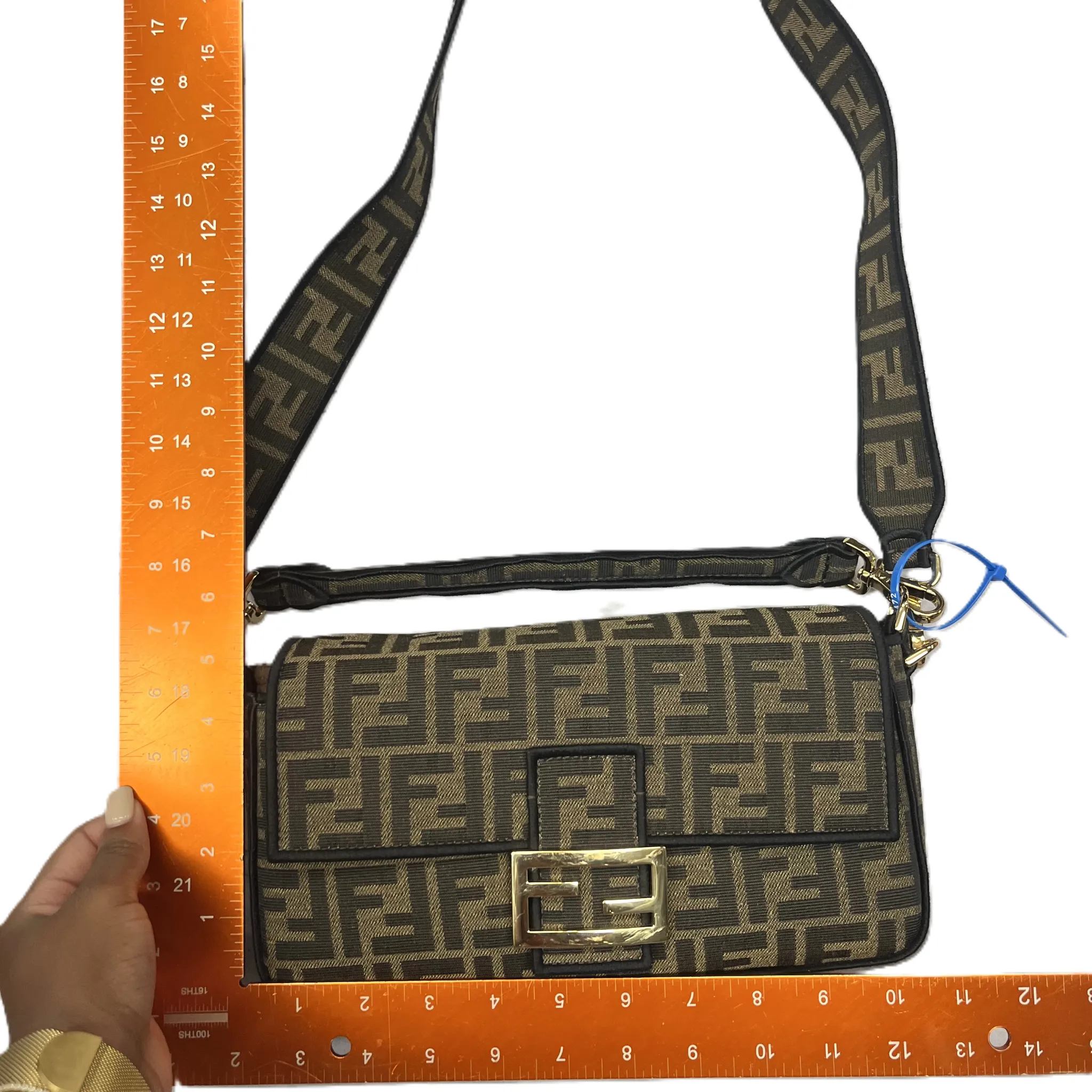 Crossbody Luxury Designer By Fendi, Size: Medium